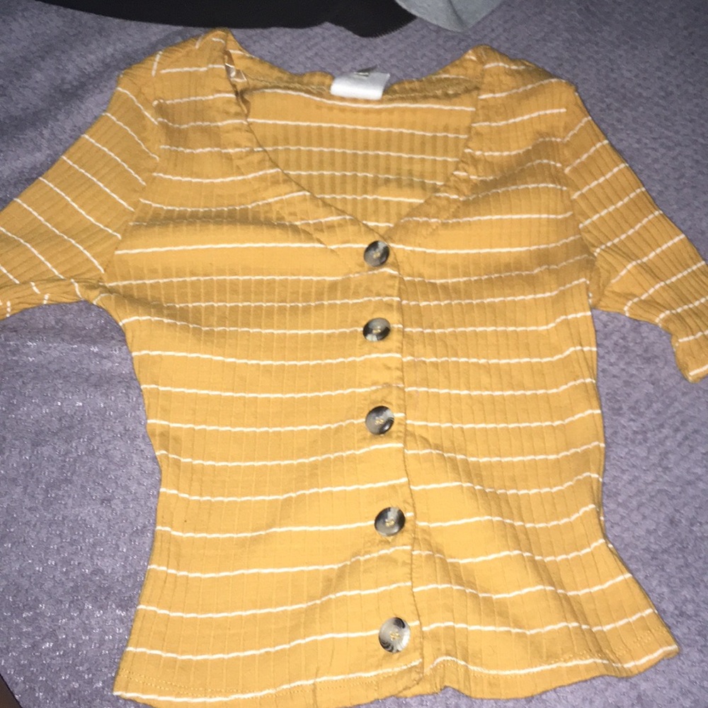Cute yellow cropped shirt